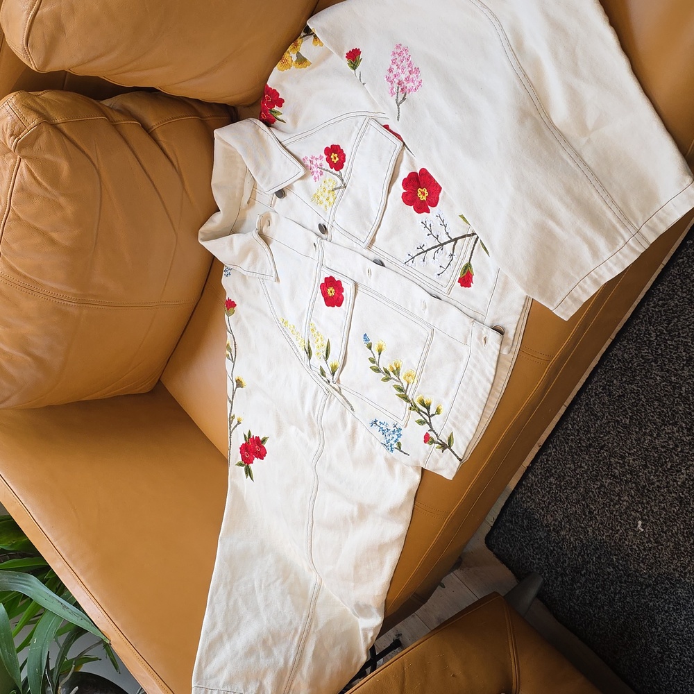 Anthropologie Limited Edition Cream Floral Embroidered Jean Jacket - Picture 2 of 16